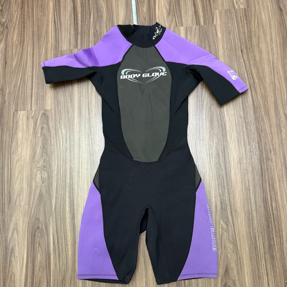 body glove womens sz 7/8 wetsuit surfing short Back zipper black & Purple